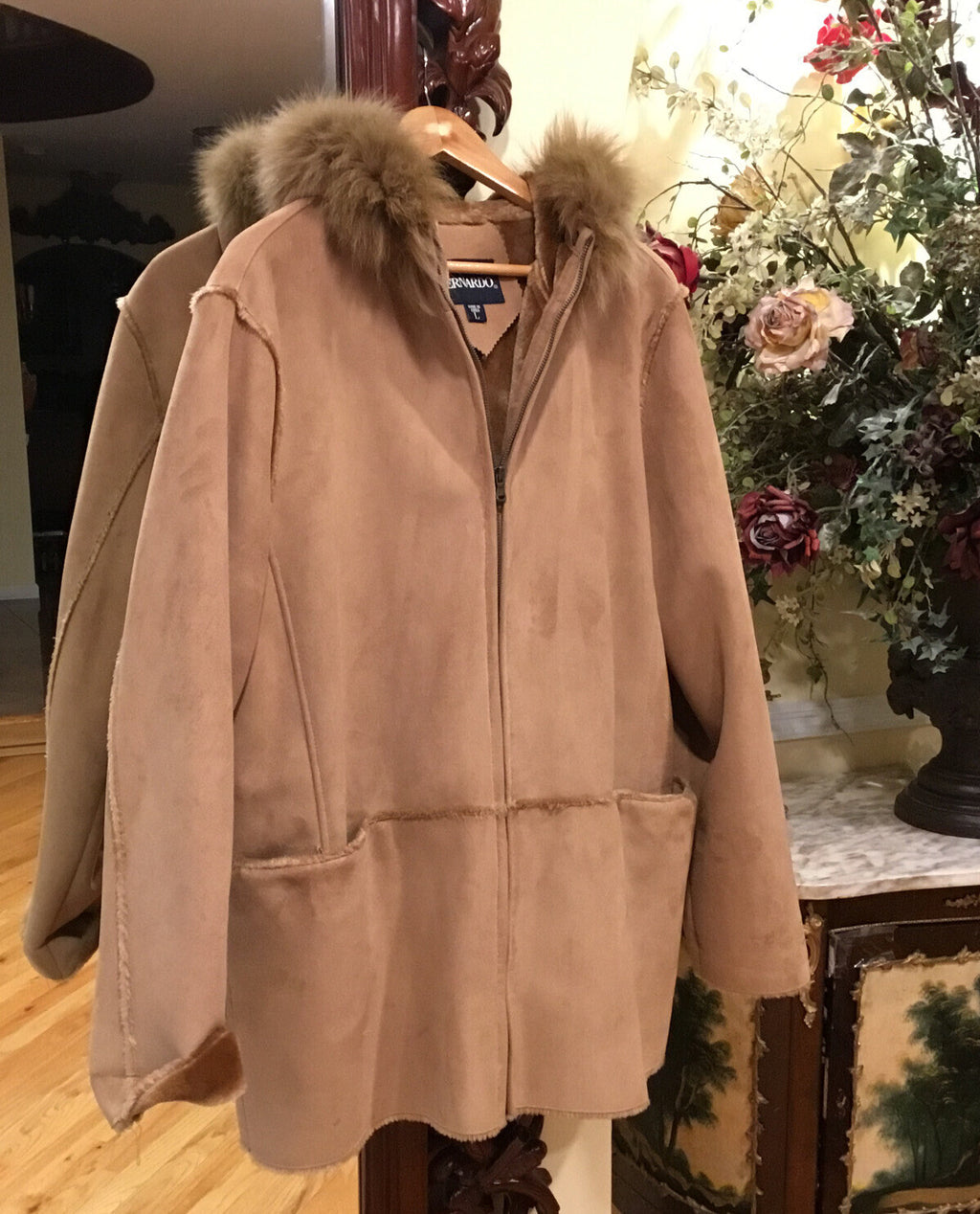 ￼COAT FAUX  SUEDE SZ L ￼Hoody