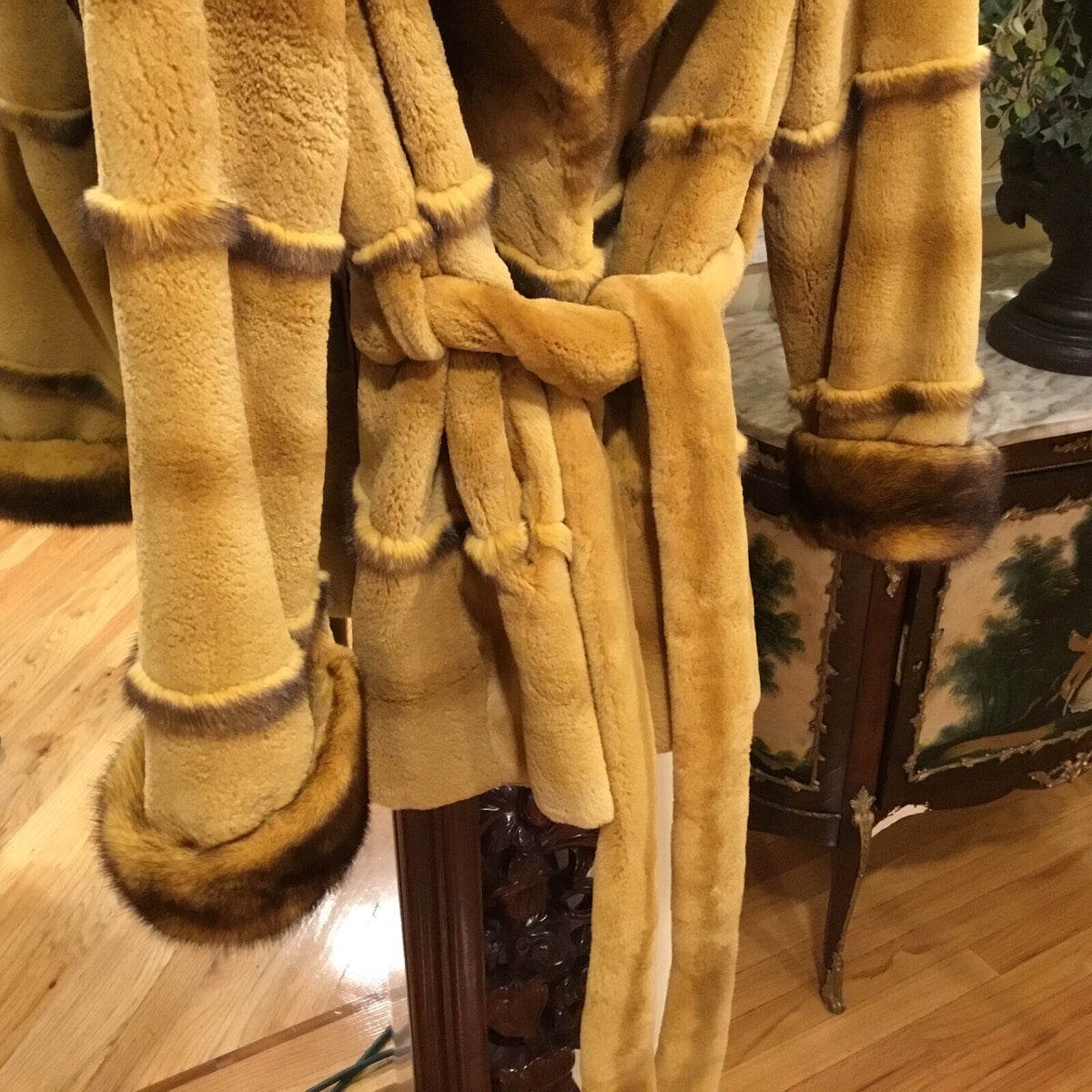 Stunning Whiskey ￼Mink Coat / Jacket SZ S/M Lite and Soft.