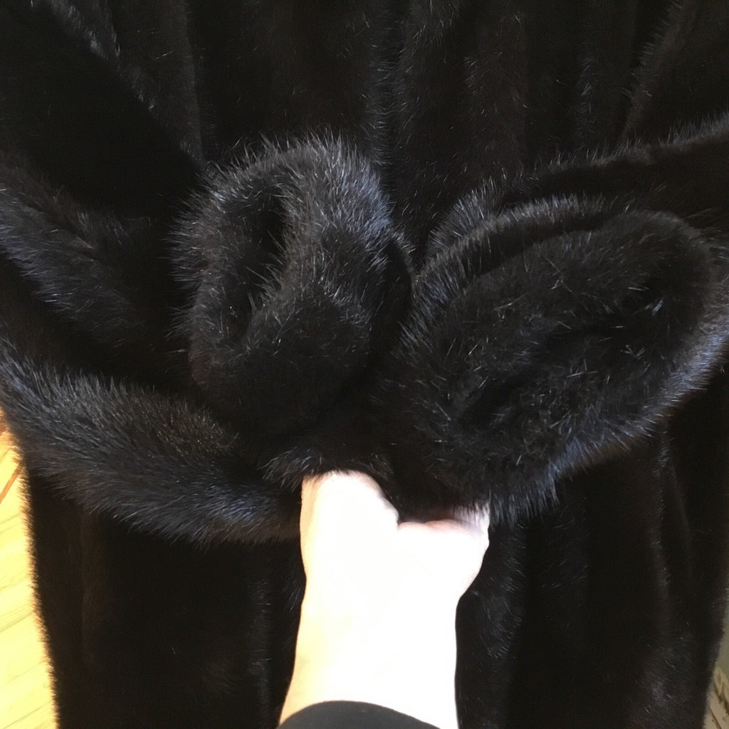 Beautiful And soft Real mink coat size ￼￼ Medium￼ Excellent Condition ￼