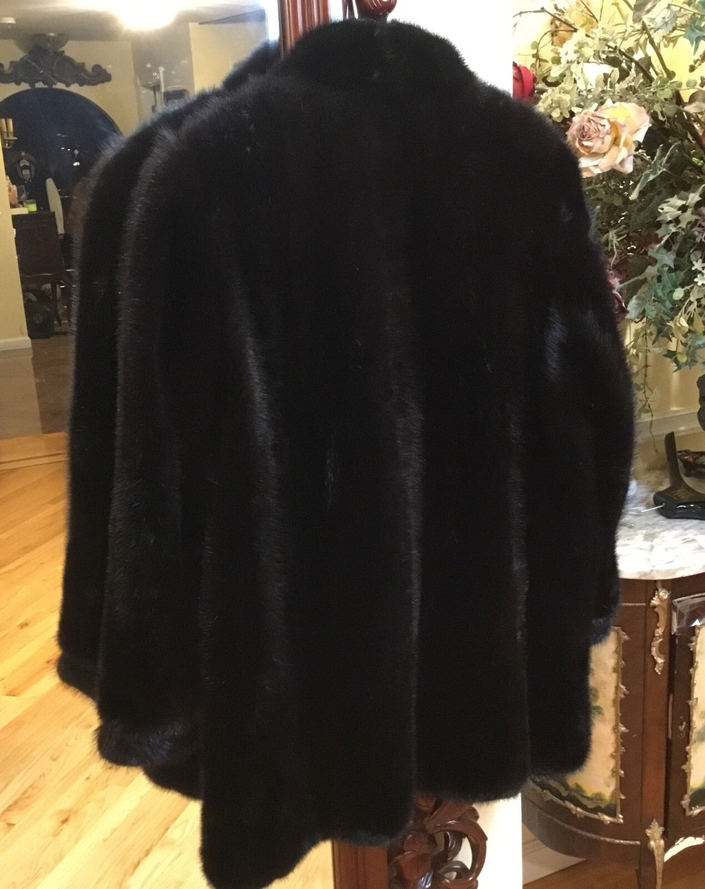 Beautiful And soft Real mink coat size ￼￼ Medium￼ Excellent Condition ￼
