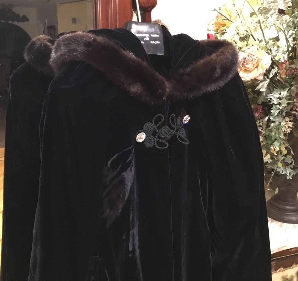 Vintage Heavy, velour, Theatrical ￼Cape Coat Made In England 57" Long Free size￼