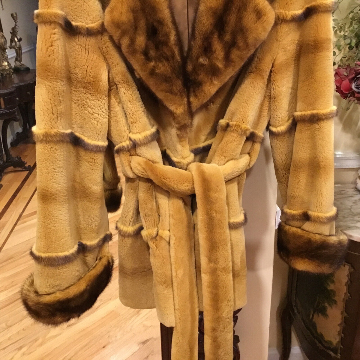 Stunning Whiskey ￼Mink Coat / Jacket SZ S/M Lite and Soft.